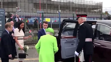 Meghan Markle, analizată dur de presă, la prima vizită oficială alături de Regina Elizabeta a II-a. Momentul de confuzie comentat de toată lumea