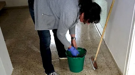 Viața bate filmul! Ce a pățit un austriac de 64 de ani după ce a fost prins că-și înșală nevasta cu o femeie de serviciu româncă, mult mai tânără