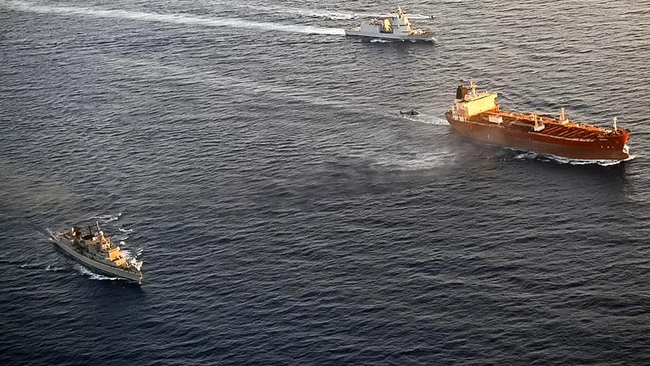 O misiune UE, condusă de Italia, a interceptat un petrolier din „flota fantomă” a Rusiei în Marea Mediterană. De ce nu a fost reținută nava