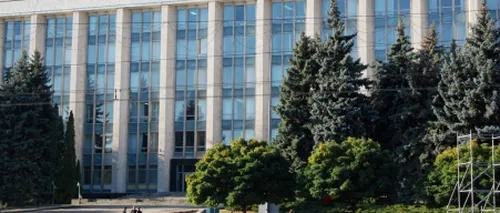Alertă la Chișinău: clădirea Guvernului a fost evacuată în urma unei amenințări cu bombă. Surpriza polițiștilor în momentul în care au găsit făptașul