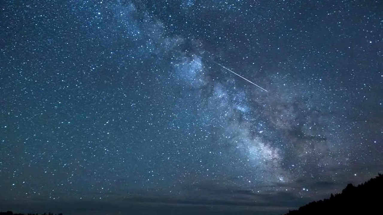 Perseidele se întorc! Ploaie de stele spectaculoasă pe cerul nopții. Cum se pot vedea ”stelele căzătoare”