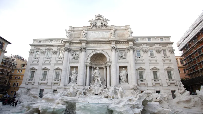 La INFRASTRUCTURĂ sau pentru NEVOIAȘI? Biserica și Primăria Romei SE CEARTĂ pe monezile aruncate de turiști în Fontana di Trevi