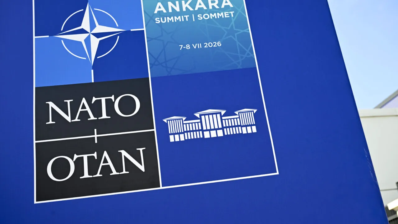 România se alătură programului NATO în care cumpără, împreună cu alte 10 state, avioane de spionaj. Cum vor fi folosite