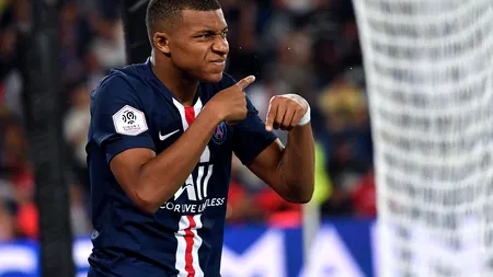 Ce sancțiune dură a primit un suporter care a intrat pe teren pentru a-și face un selfie cu Mbappe