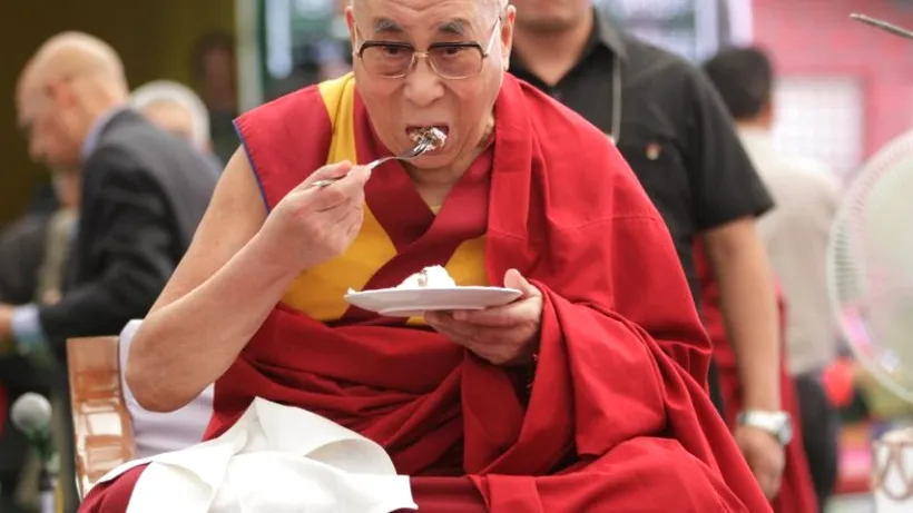 Dalai Lama a făcut primele declarații după atentatele de la Paris. Ce a transmis liderul spiritual tibetan
