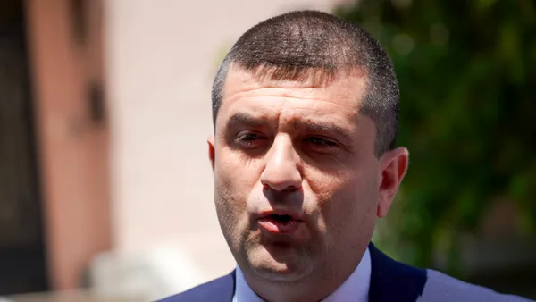 Dinel Miruță îi lansează Liei Olguța Vasilescu o provocare „ca de la oltean la oltean”
