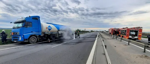 Pericol de explozie pe A1. Cisternă cu 30 tone de motorină, în flăcări pe autostradă, aproape de Pitești | FOTO-VIDEO