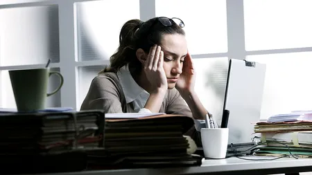 Cum să-ți protejezi ochii dacă lucrezi în fața calculatorului toată ziua

