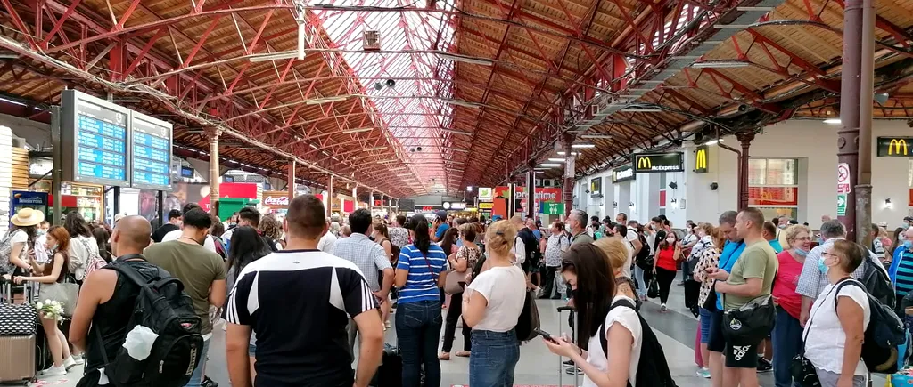 Este haos în Gara de Nord: „Simt că leșin. Mereu adaugă întârziere, nu a venit și nu a plecat niciun tren” UPDATE