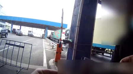 VIDEO | Un vasluian bolnav de Covid, care trebuia să fie în izolare la domiciliu, a plecat în Cehia. Ce a pățit bărbatul, la întoarcerea în țară