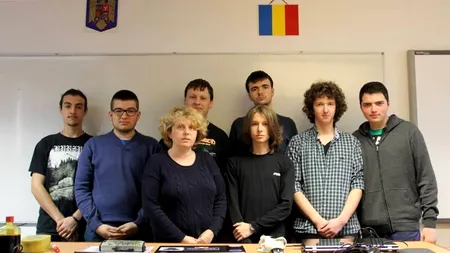 Elevi din Piatra Neamț, locul I la un concurs al Agenției Spațiale Europene, după ce au construit prototipul unui satelit