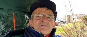 Moșu’ nu se ferește de MUNCĂ, deși are 70 de ani. Strânge gunoaiele din parcarea aeroportului: „Mie îmi place să fac”