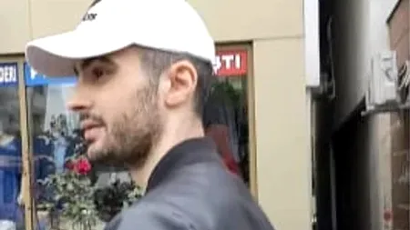 Două adolescente au fost agresate în autobuz de un tânăr. Băiatul le arăta imagini cu conținut sexual