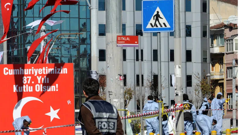 Un ATACATOR SINUCIGAȘ S-A ARUNCAT ÎN AER în fața unui comisariat din ISTANBUL. Cel puțin un polițist a murit, alte cinci persoane sunt în stare critică
