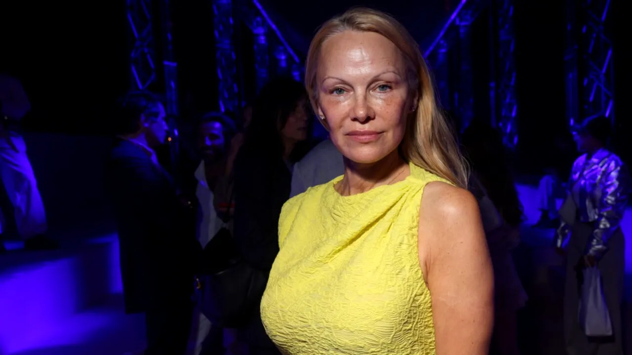 Era visul bărbaților din România în anii '90, dar astăzi s-ar putea să nu o recunoști imediat. DECIZIA care i-a schimbat viața actriței