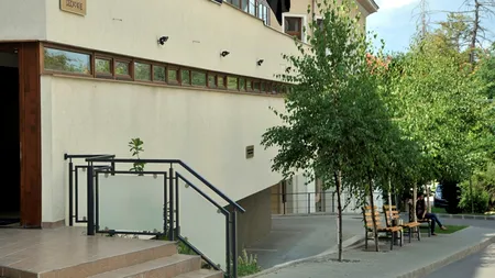 Peste 100 de studenți de la UMF Cluj și-au comemorat colegii morți în accidentul aviatic din Ucraina