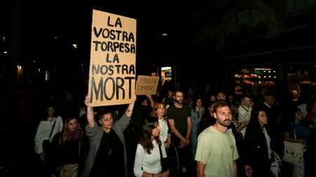 PROTESTE masive în Spania, în urma inundațiilor devastatoare. Mii de oameni au ieșit în stradă: 