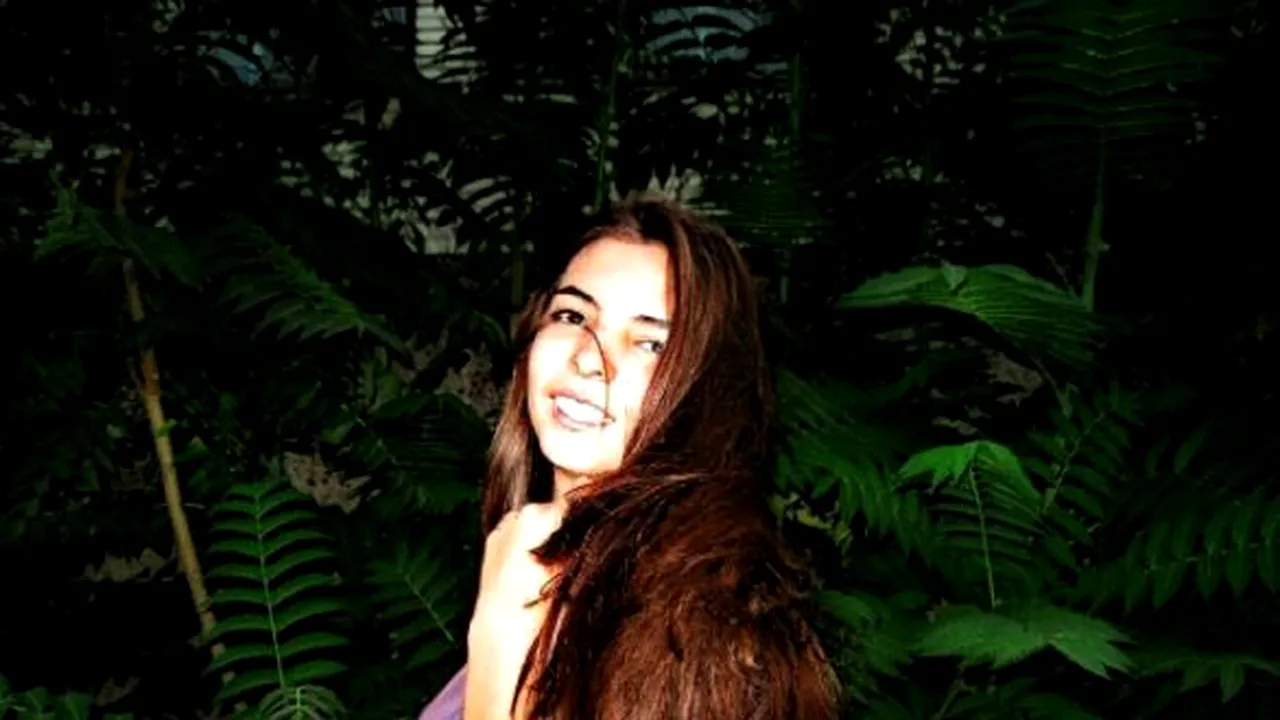 Un model de 14 ani a murit după ce a muncit 12 ore pentru un show de modă din China