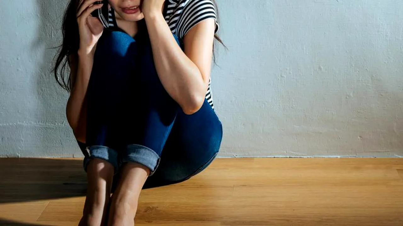 PERICOL. O fată de 17 ani a fost răpită dintr-o stație de taxi în Sălaj. A fost băgată cu forța în mașină