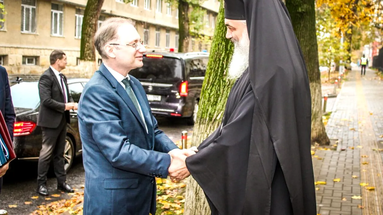 Luca Niculescu a fost primit la Mitropolia Basarabiei din Chișinău. Ce a discutat premierul României cu Înaltpreasfințitul Părinte Antonie