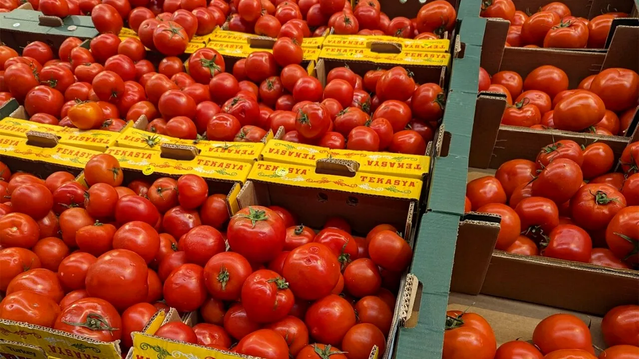 Supermarketul în care 1 kg de roșii românești costă 58 lei. Reacția APC România