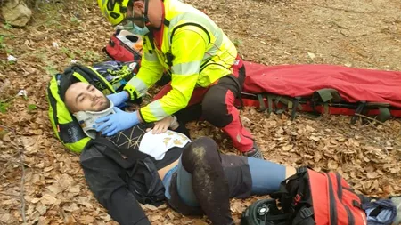 PRAHOVA. Salvamontiștii au intervenit pentru a-i acorda îngrijiri unui biciclist accidentat