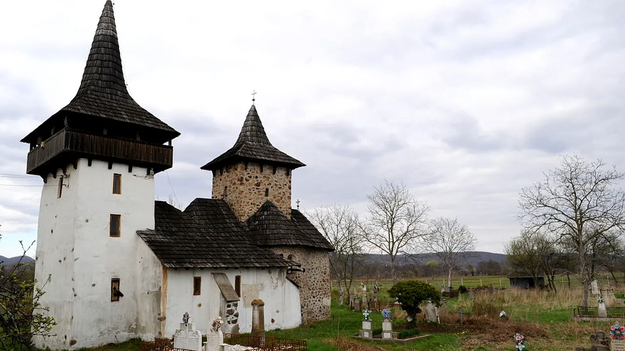 Povestea bisericii de la Gurasada, unică în zonă. Care sunt legendele lăcașului de cult construit cu peste 700 de ani în urmă. GALERIE FOTO