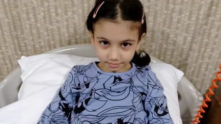 Povestea înfiorătoare a Cristinei Oglindă, fetița din Brăila care trăiește cu o gaură în inimă