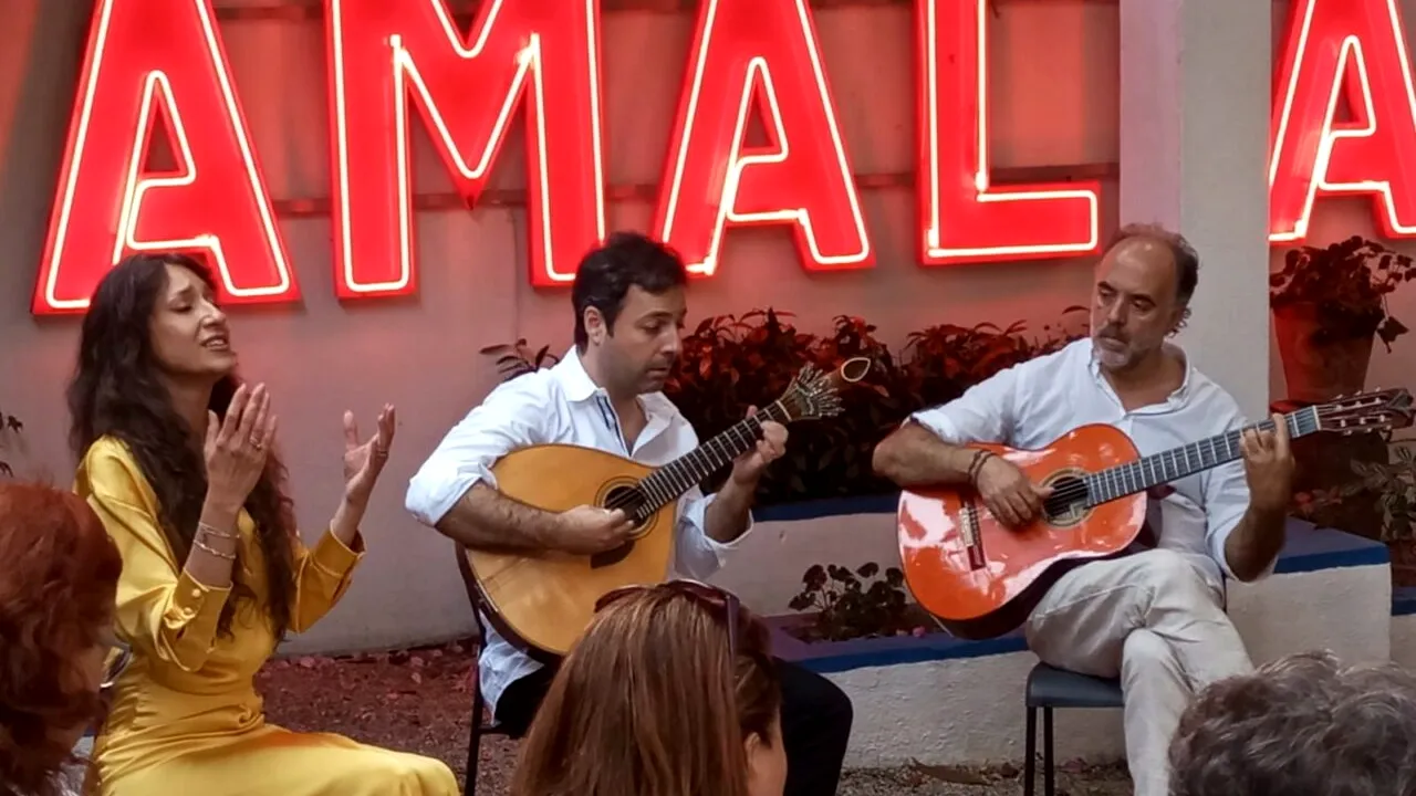 Ioana Dichiseanu a impresionat publicul portughez într-un concert FADO de excepție: ”Tatăl meu a cunoscut-o pe Amália Rodrigues la Lisabona”