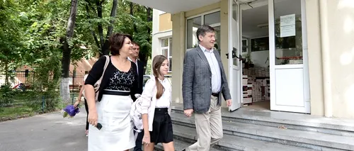 Antonescu a participat la deschiderea anului școlar la unitatea de învățământ unde e elevă fiica sa