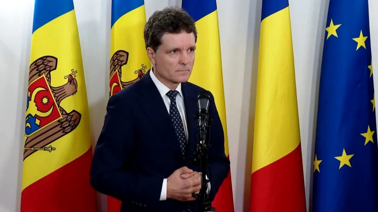 Nicușor Dan anunță, de la Chișinău, că va numi șefi la servicii după formarea guvernului. Spune că Parlamentul va vota un guvern în septembrie