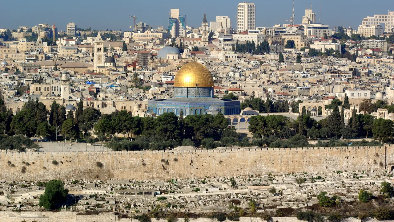 Israelul interzice accesul bărbaților musulmani sub 50 de ani în zona moscheelor