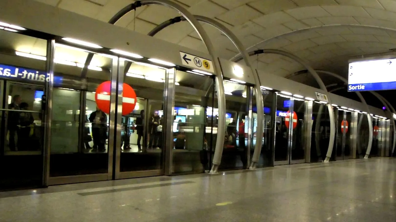 Mii de oameni au semnat o petiție online prin care cer montarea de scuturi anti-suicid la metrou, după crima din stația Dristor