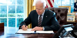 BIDEN a promulgat legea privind politica de apărare a SUA. Buget record pentru Pentagon: 886 de miliarde de dolari!