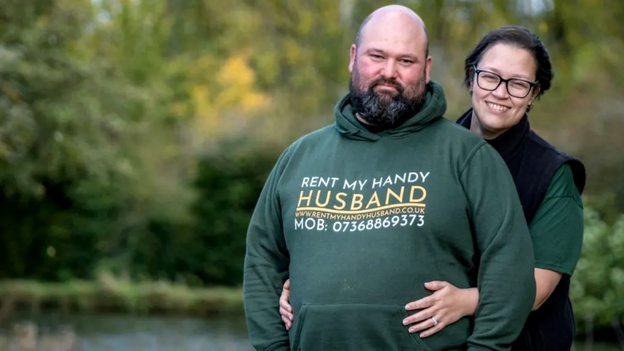 Și-a închiriat soțul cu ora și are un succes uriaș. „A trecut de la un pachet normal la mult mai mult”