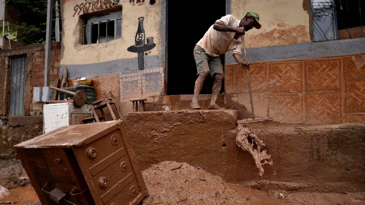 Cel puțin 54 de morți și peste 30.000 de oameni, evacuați în urma inundațiilor din Brazilia FOTO