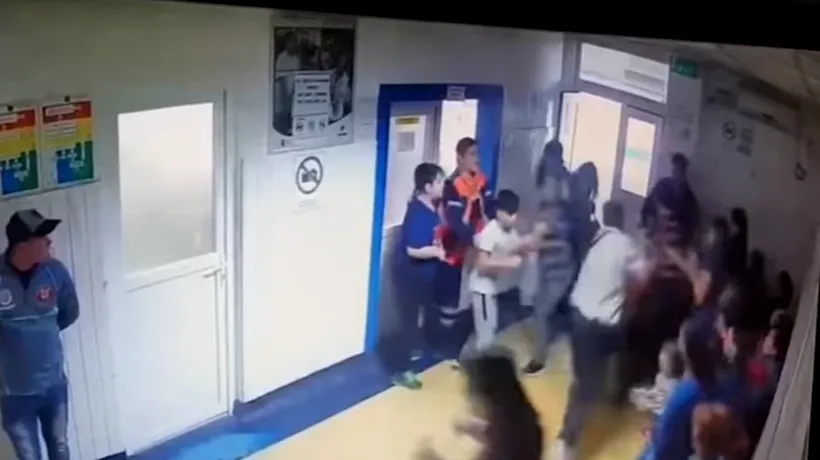 BĂTAIE și SPRAY LACRIMOGEN pe holurile unui spital, după o altercație între doi copii de 13 ani
