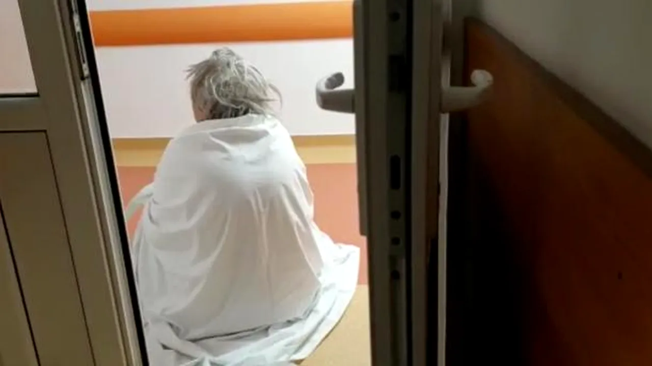 Pacienții COVID-19, în stare deplorabilă! Stau pe jos, înveliți doar în cearșafuri