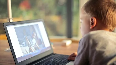 O școală și o grădiniță din Capitală, în scenariul roșu! Copiii vor învăța online