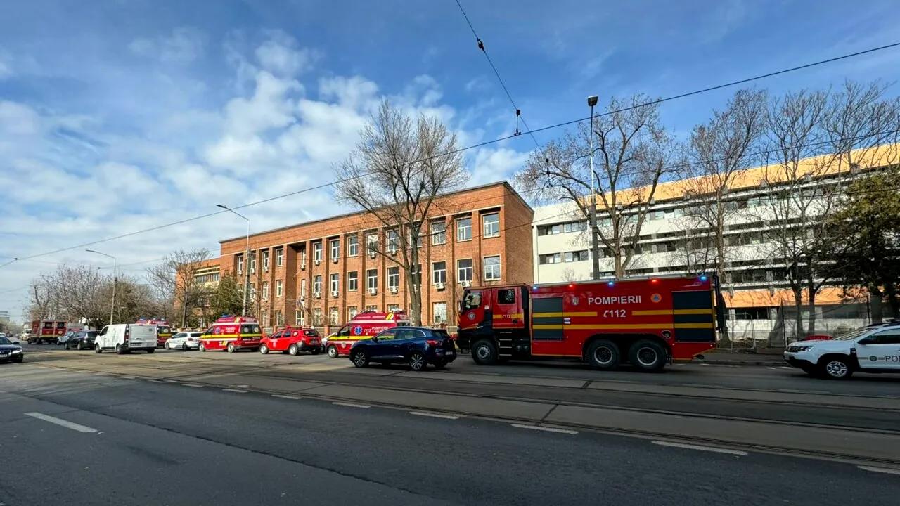 Alertă la un liceu din București. 25 de elevi au ajuns la spital, după ce un adolescent a pulverizat spray PARALIZANT / Poliţia a deschis dosar penal