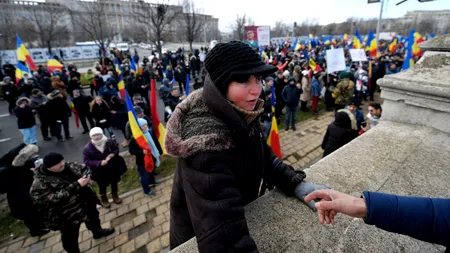 Cum justifică MAI faptul că protestatarii AUR au trecut de cordonul jandarmilor: S-a rupt o încuietoare