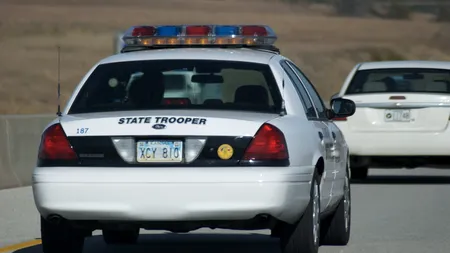 Când a trecut mașina de poliție pe lângă ea, o femeie din SUA a luat o decizie neașteptată. De ce va fi cercetat disciplinar agentul