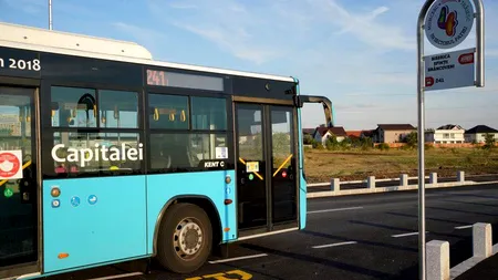 FOTO / Un primar din Capitală merge la birou cu autobuzul, dar se plânge că este prea cald: „E ca în saună”