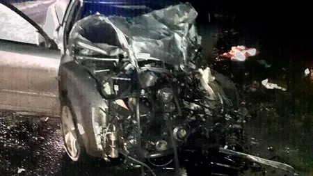 Accident cumplit produs de un șofer beat. A intrat cu mașina în lama unui utilaj de deszăpezire (GALERIE FOTO)