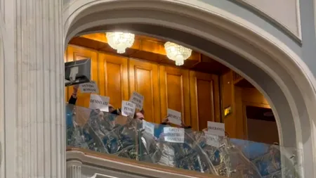 Rogobete a adus greviştii din sănătate în Parlament. Greva din sănătate continuă