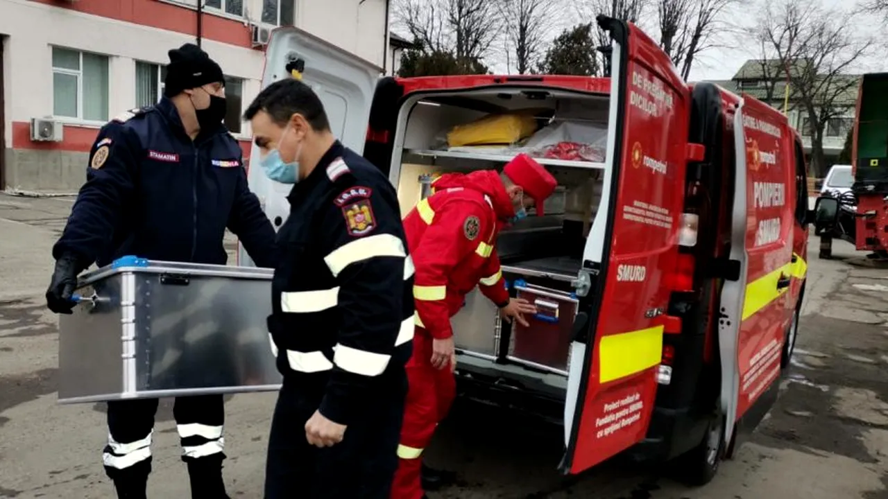 Un bărbat a murit și altul a fost rănit, după ce s-au electrocutat pe un șantier din județul Cluj. Cei doi lucrau pe o platformă aflată la înălțime