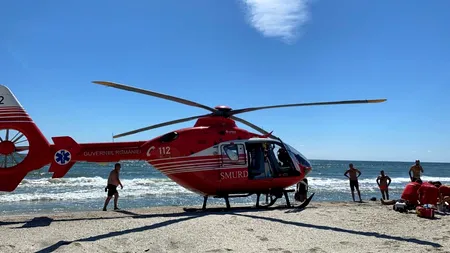 Intervenție cu elicopterul pe plajă la Corbu, pentru salvarea a doi bărbați din mare! FOTO & VIDEO