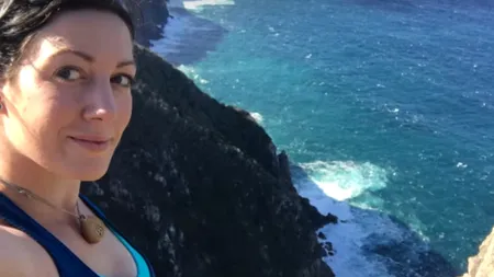 Habar nu a avut ce ascunsese iubitul ei în colierul pe care i l-a dăruit. Când a aflat, a rămas mută de uimire