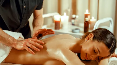 O turistă de 37 ani, agresată sexual în timpul ședinței de masaj: Maseurul a atins-o de șase ori în zona intimă, fără consimțământ