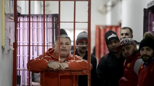 ȘOCANT. Gardieni de la Penitenciarul Giurgiu, condamnați după ce i-au agresat și umilit pe „călăul” de la Chiajna și pe un celebru prădător sexual (EXCLUSIV)
